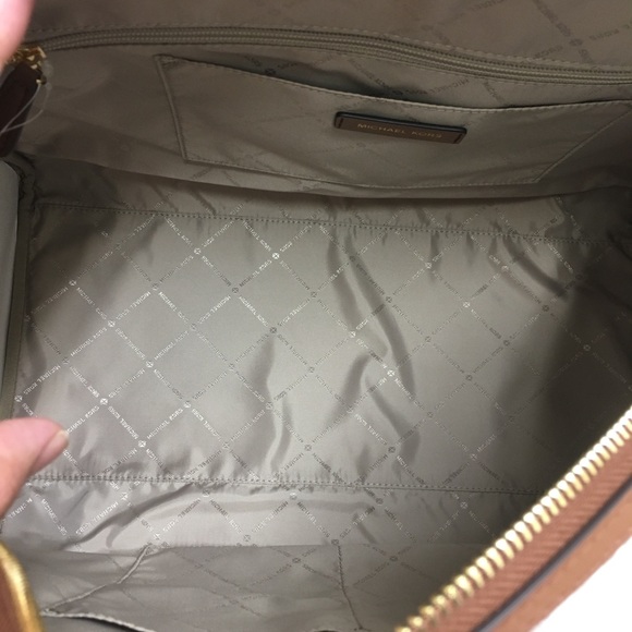 Michael Kors travel luggage bag with passport case - Picture 3 of 8